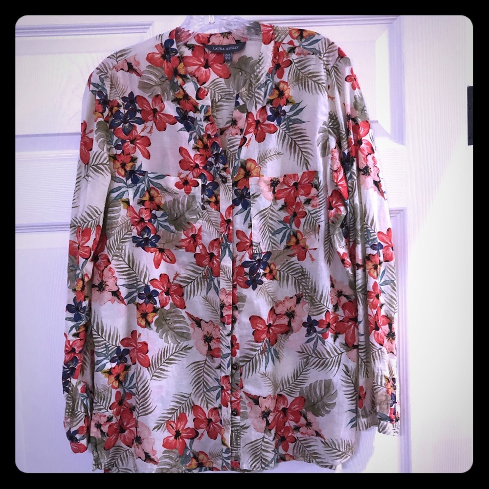 💐 Laura Ashley floral button Down blouse